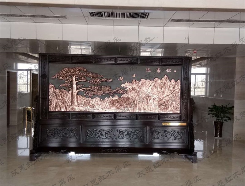 北京某单位定制3.6米×2.31米迎客松、祖国颂紫铜浮雕红木屏风