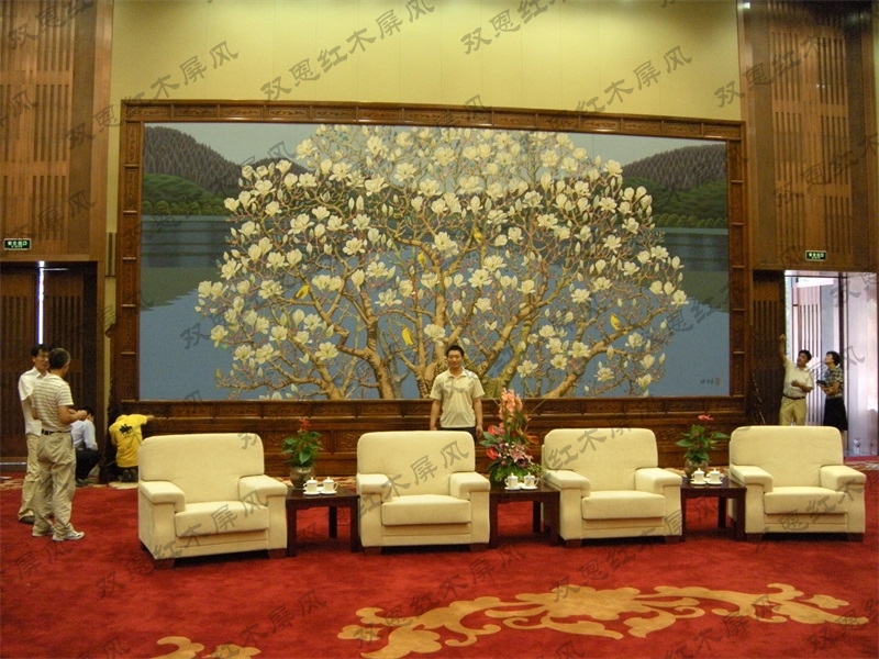 北京某单位会议室定做的9.06米长×5米高的红木屏风