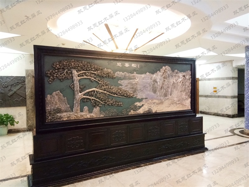 上海市某学校4.2米×2.38米迎客松、沁园春.雪紫铜浮雕屏风